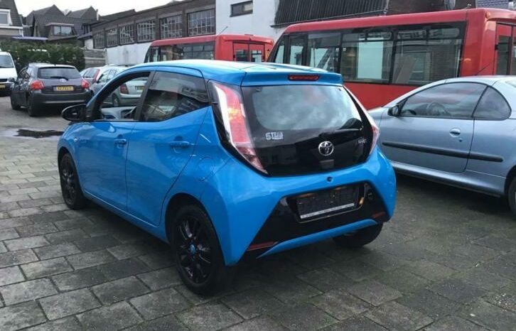 Toyota Aygo 1.0 VVT-i x-play vol
